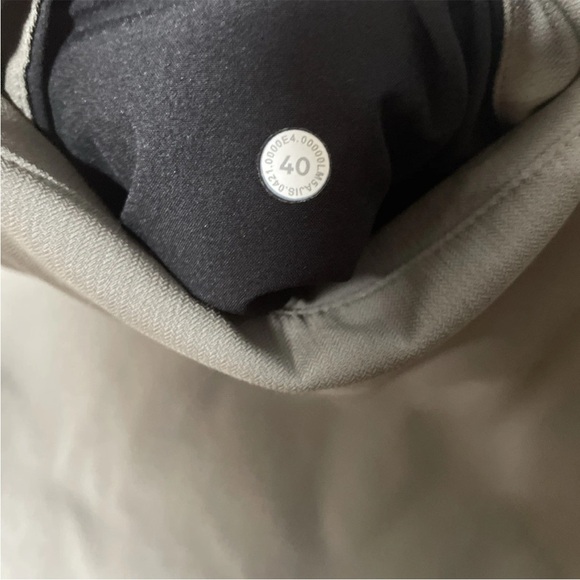 Lululemon Commission Classic-Fit Pant 28" Inseam Tech Woven Size 40 Rover Beige - Picture 5 of 5